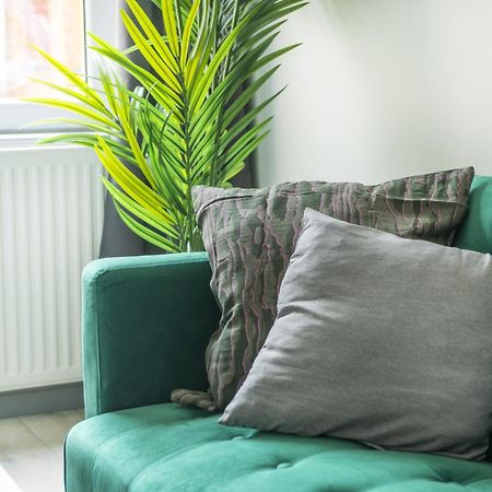 Stanion Luxurious 3 Bedroom Modern House Northamptonshire, Double, Twins, Single, Free Parking, Free Wi-Fi, Pets, Up To 8 Sleeps, 4 Smart Tvs 科比 外观 照片