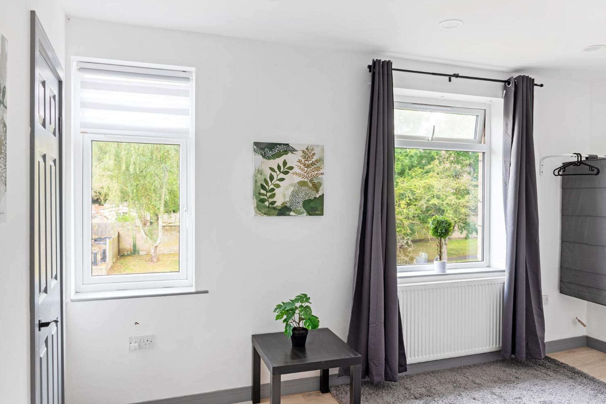 Stanion Luxurious 3 Bedroom Modern House Northamptonshire, Double, Twins, Single, Free Parking, Free Wi-Fi, Pets, Up To 8 Sleeps, 4 Smart Tvs 科比 外观 照片