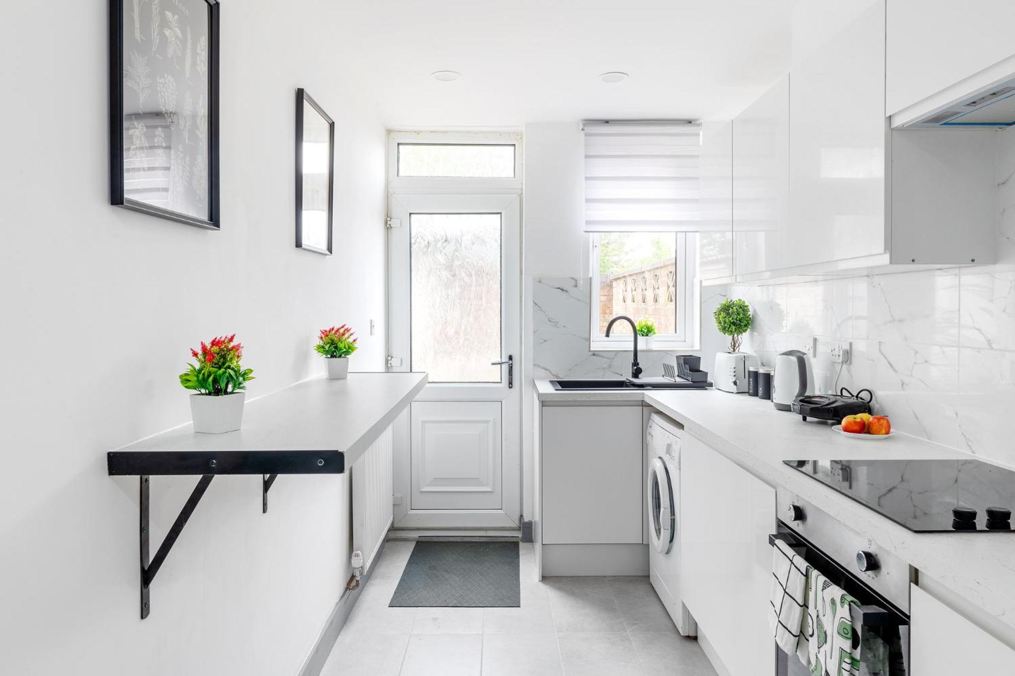 Stanion Luxurious 3 Bedroom Modern House Northamptonshire, Double, Twins, Single, Free Parking, Free Wi-Fi, Pets, Up To 8 Sleeps, 4 Smart Tvs 科比 外观 照片