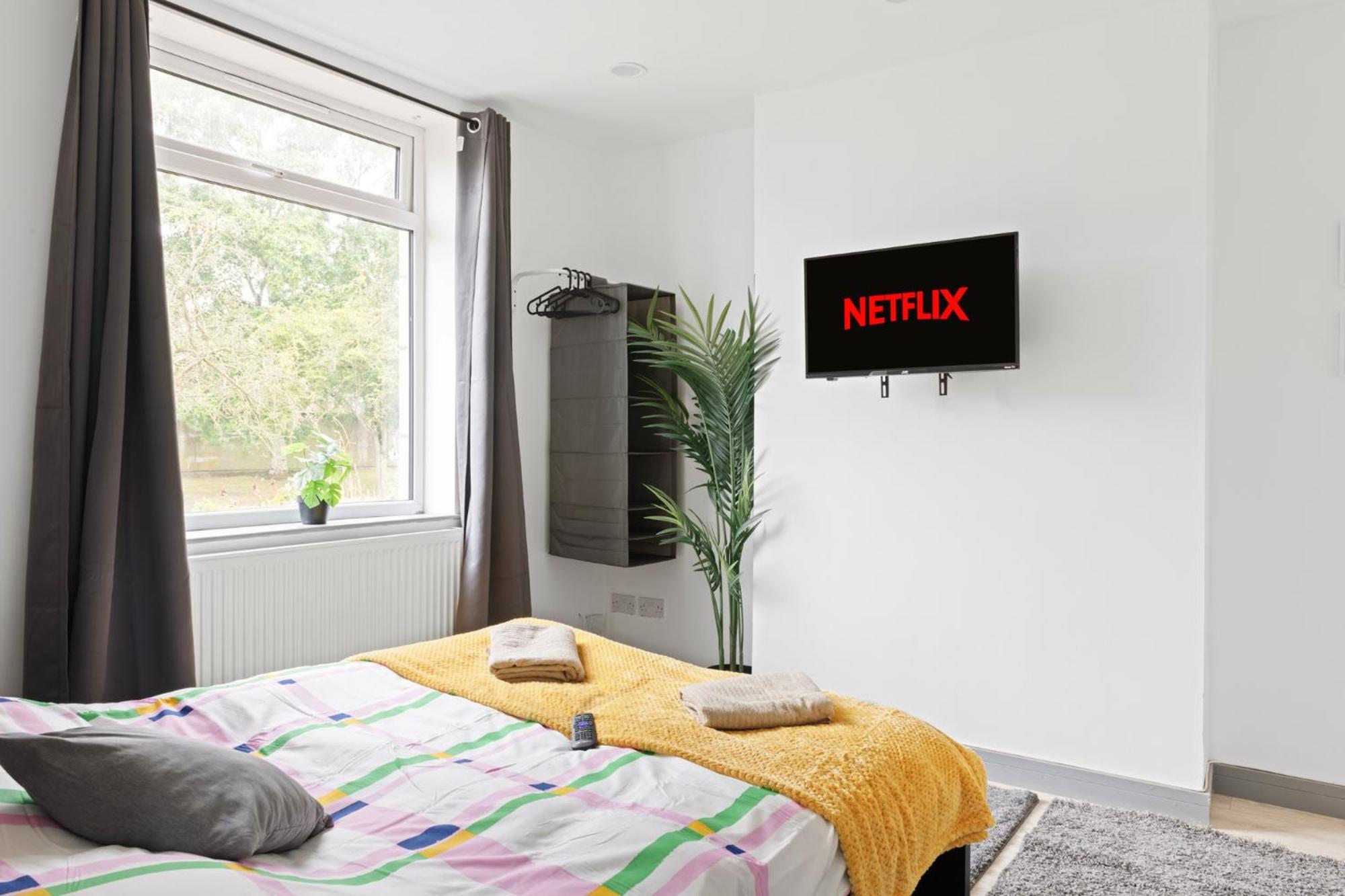 Stanion Luxurious 3 Bedroom Modern House Northamptonshire, Double, Twins, Single, Free Parking, Free Wi-Fi, Pets, Up To 8 Sleeps, 4 Smart Tvs 科比 外观 照片