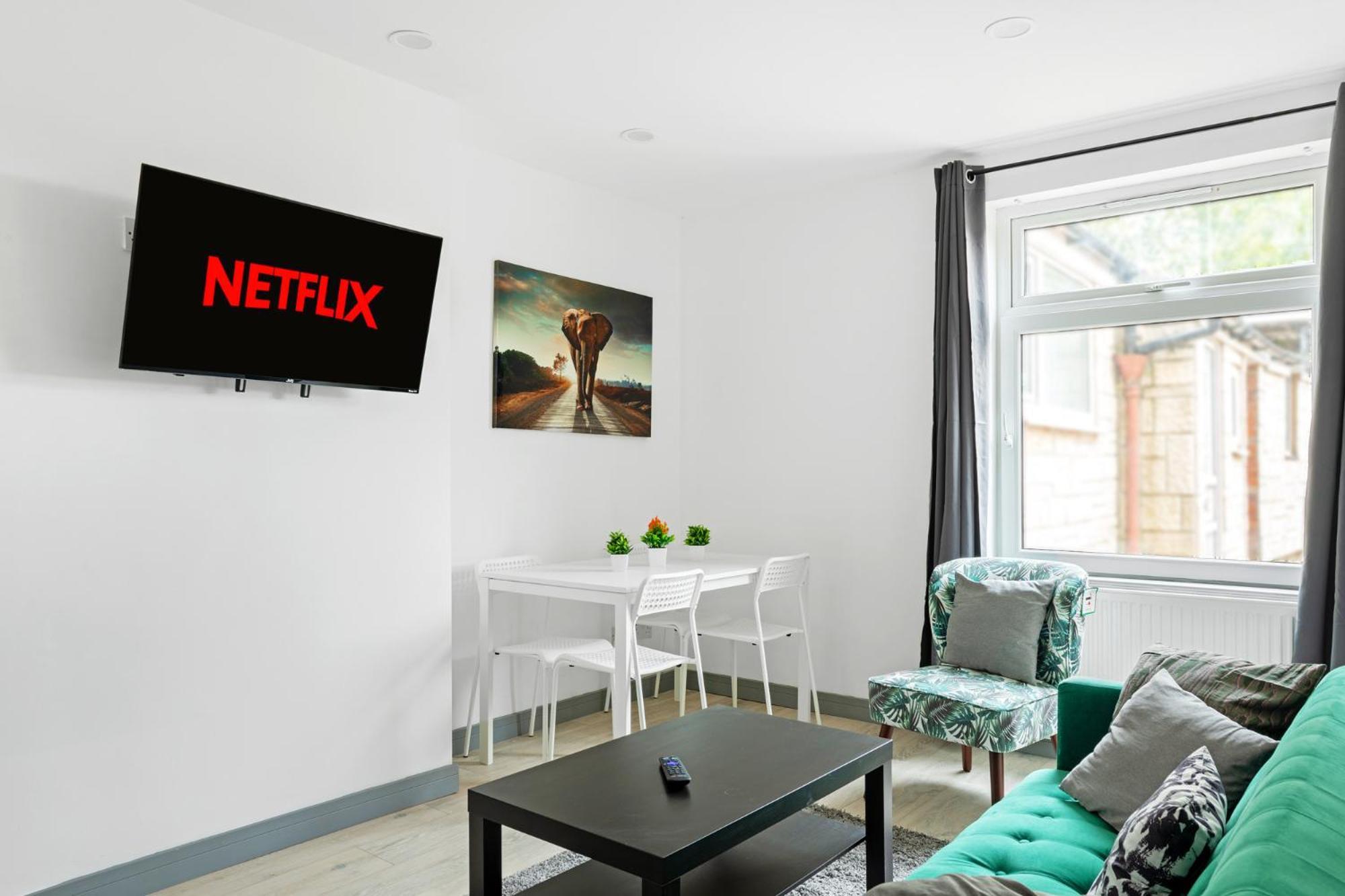Stanion Luxurious 3 Bedroom Modern House Northamptonshire, Double, Twins, Single, Free Parking, Free Wi-Fi, Pets, Up To 8 Sleeps, 4 Smart Tvs 科比 外观 照片