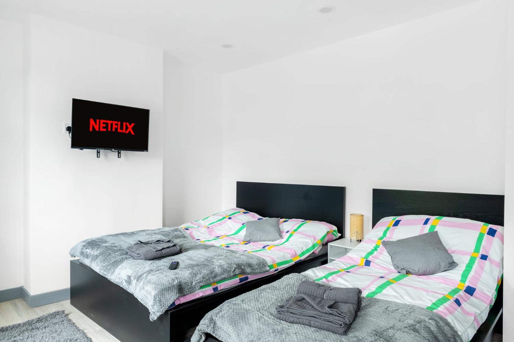 Stanion Luxurious 3 Bedroom Modern House Northamptonshire, Double, Twins, Single, Free Parking, Free Wi-Fi, Pets, Up To 8 Sleeps, 4 Smart Tvs 科比 外观 照片